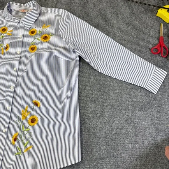 Quaker Factory by Jeanne Bice‎ XL Blue White Stripe Embroidered Sunflower Shirt - Picture 3 of 16
